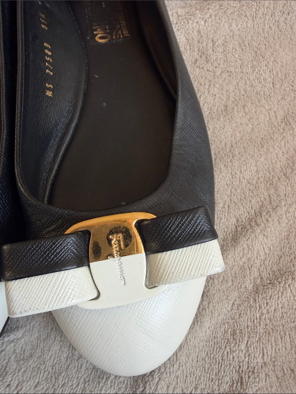 Salvatore Ferragamo Black and White Vara Bow Leather Flats - Picture 11 of 12